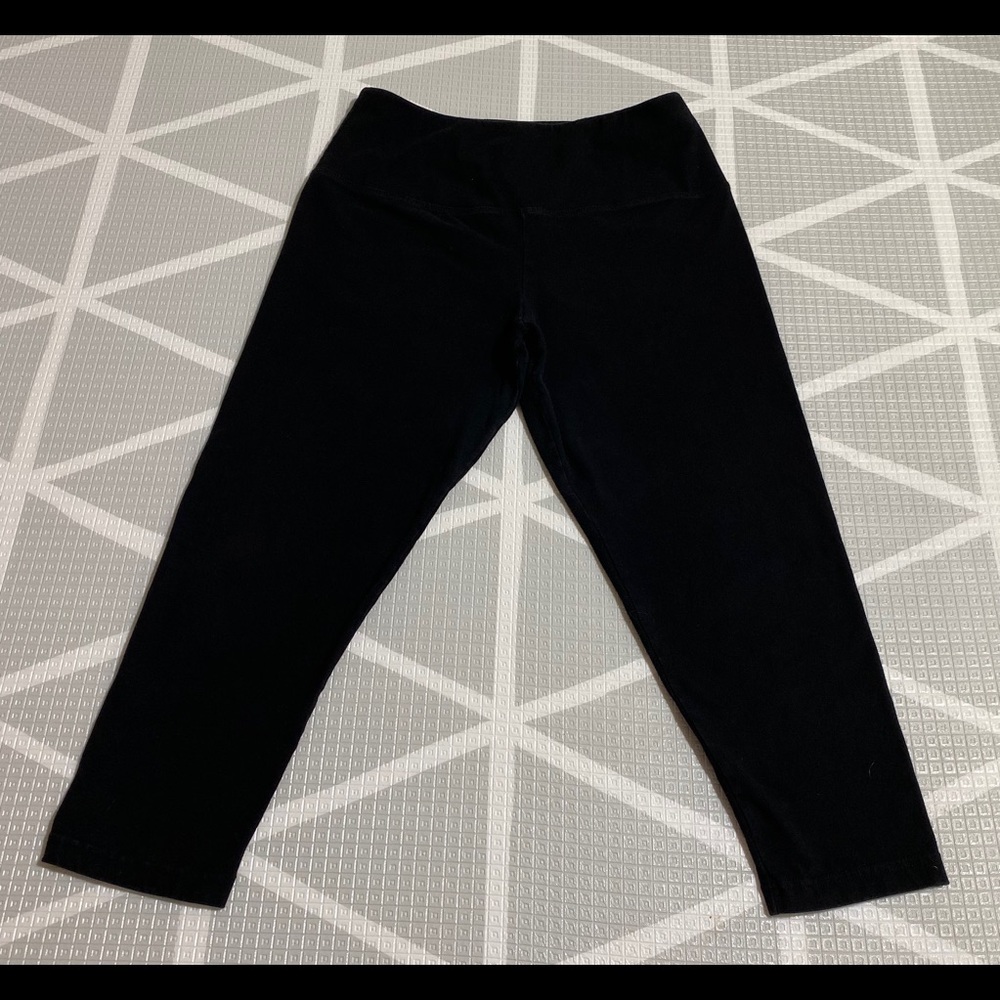 🛍Black Control Top Capri Leggings